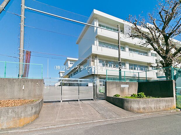 横浜市立上飯田中学校　740m