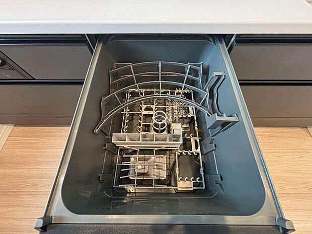 食器の後片付けに便利な食器洗浄乾燥機を標準装備。ビルトインタイプなので見た目もスッキリ、特に共働き世帯のご家族には必須品です。