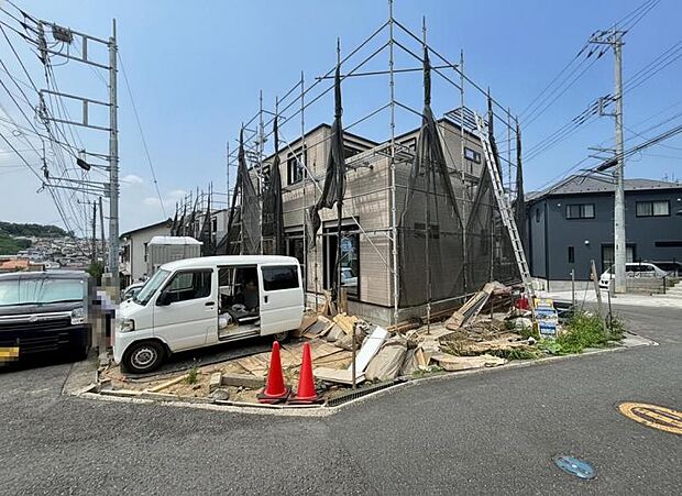 完成前の状態をご覧頂くことで、隣接した環境をしっかりとご確認頂けます。(2026年7月撮影)