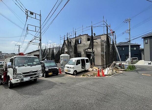 現地の状態をご覧いただくことで、隣接した環境をしっかりとご確認いただけます。（2026年7月撮影）