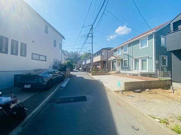 周辺環境や街並みなど、図面だけでは分からない現地の雰囲気もぜひご確認くださいませ。（2026年4月撮影）