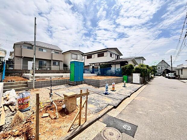 現地の状態をご覧いただくことで、隣接した環境をしっかりとご確認いただけます。（2026年6月撮影）