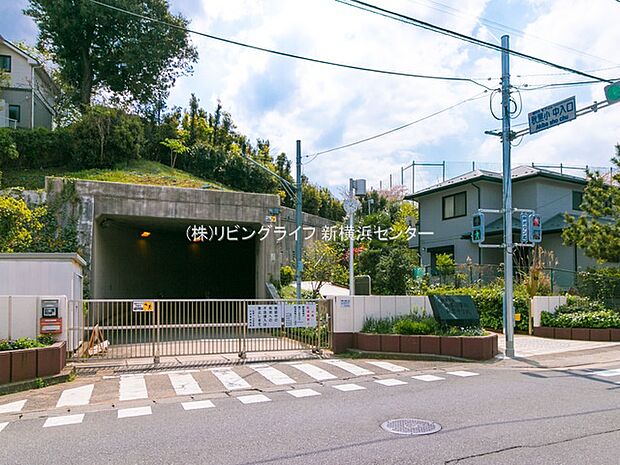 横浜市立秋葉中学校　210ｍ