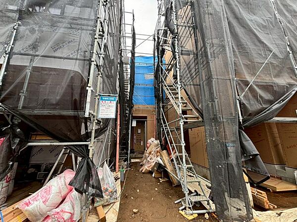 街に溶けこみ美しい景観を生み出すこの邸宅は、採光や風通しまで考え抜いて造りあげました。（2026年4月撮影）