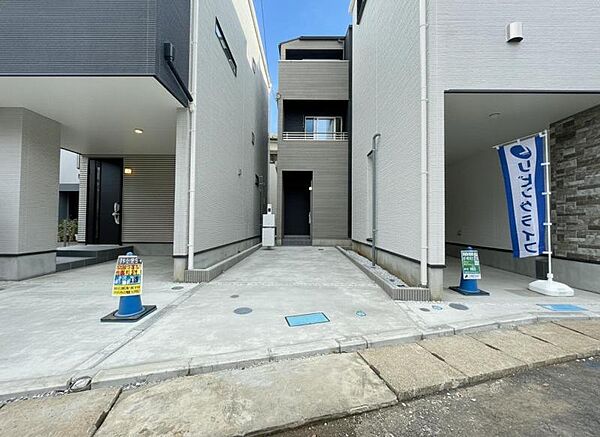 駐車スペース。重い荷物や大きな荷物の出し入れも安心です。