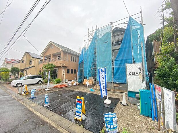 完成前の状態をご覧頂くことで、隣接した環境をしっかりとご確認頂けます。（2026年6月撮影）
