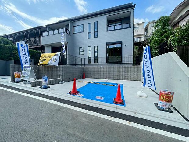 敷地内に駐車スペースあり。日々の移動もスムーズです。