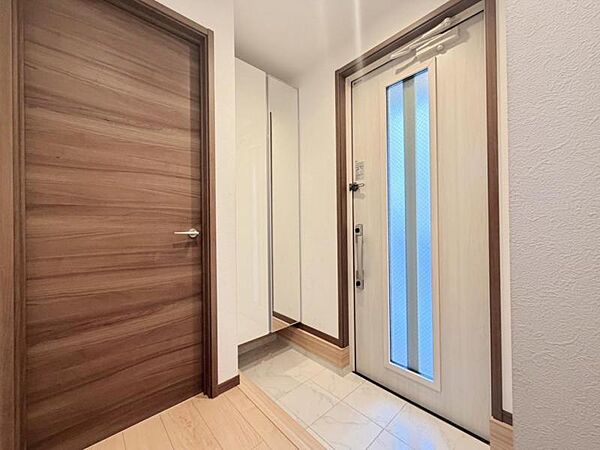 お住まいの顔となる玄関。安らぎに満ちた生活空間を予感させてくれます。