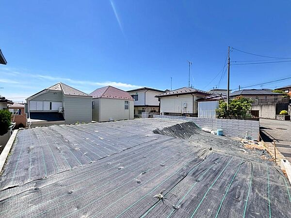 現地の状態をご覧いただくことで、隣接した環境をしっかりとご確認いただけます。（2026年5月撮影）