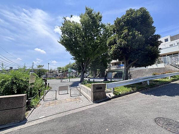 秋葉第三公園　70m