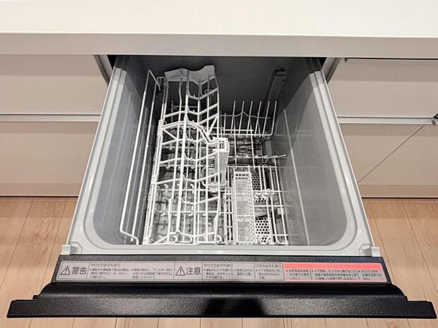 食器の後片付けに便利な食器洗浄乾燥機を標準装備。ビルトインタイプなので見た目もスッキリ、特に共働き世帯のご家族には必須品です。