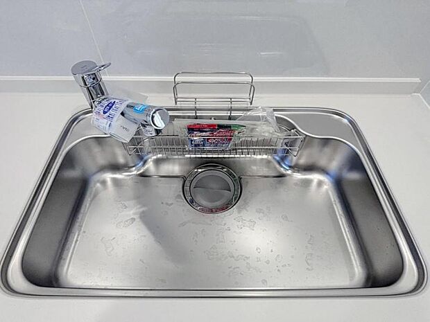 キッチンの水栓には、浄水器を標準装備。水道水をそのまま飲むことができ、お米などをおいしく炊くことも可能です。