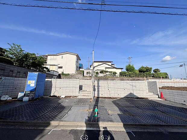 鶴ヶ峰駅から徒歩23分の立地になります。(2026年5月撮影)