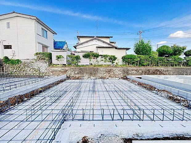 完成前の状態をご覧頂くことで、隣接した環境をしっかりとご確認頂けます。(2026年5月撮影)