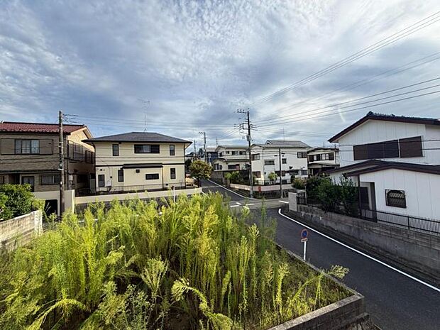 季節による景色の変化を日常の生活と共に感じてください。