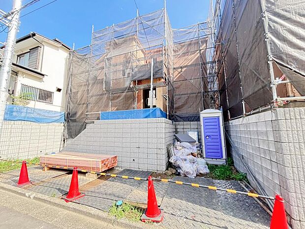 完成前の状態をご覧頂くことで、隣接した環境をしっかりとご確認頂けます。（2026年6月撮影）