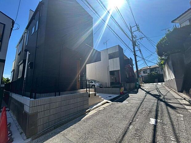 周辺環境や街並みなど、図面だけでは分からない現地の雰囲気もぜひご確認くださいませ。