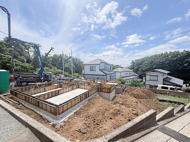 西谷駅から徒歩13分の立地になります。（2026年6月撮影）