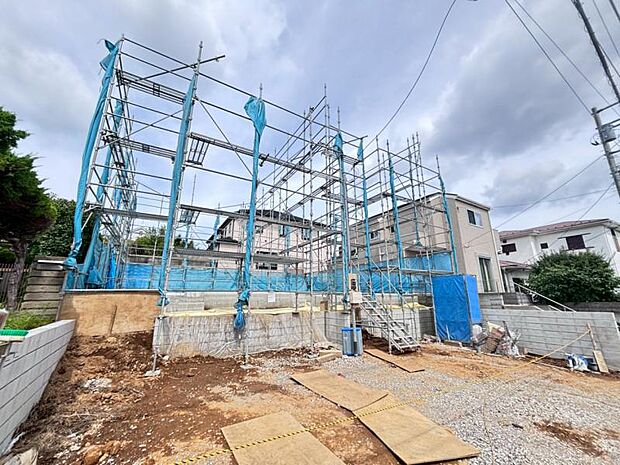 阪東橋駅から徒歩19分の立地になります。（2026年6月撮影）