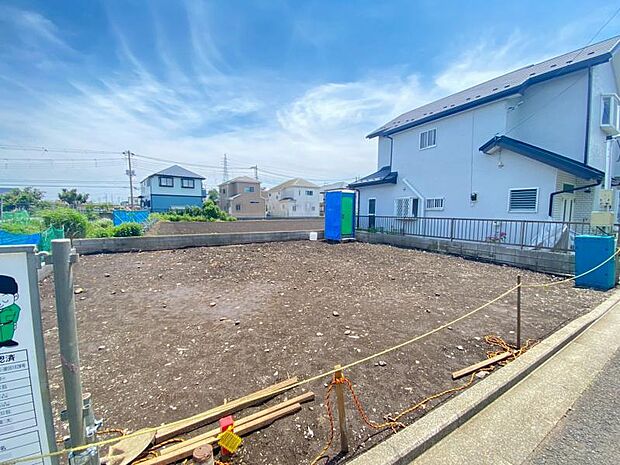 完成前の状態をご覧頂くことで、隣接した環境をしっかりとご確認頂けます。(2026年6月撮影)
