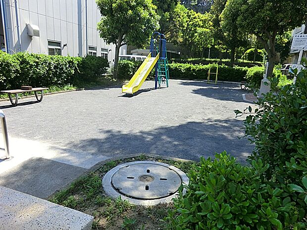 睦町二丁目公園 290m