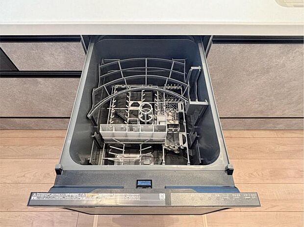 食器の後片付けに便利な食器洗浄乾燥機を標準装備。ビルトインタイプなので見た目もスッキリ、特に共働き世帯のご家族には必須品です。