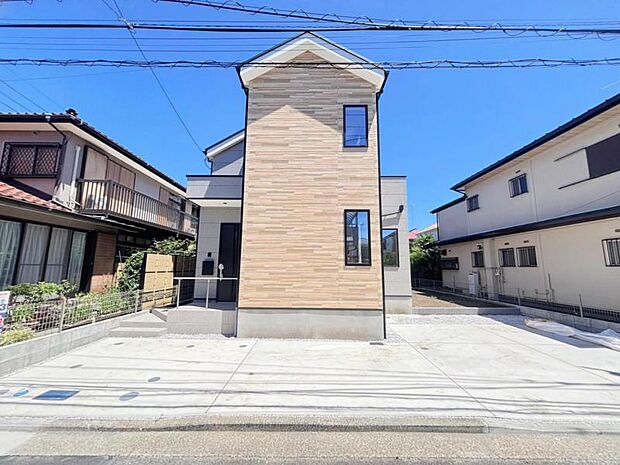 瀬谷駅から徒歩18分の立地になります。外観の美しさだけでなくそこに住まうご家族様の心地良さを最優先しています。(2026年8月撮影)