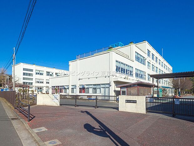 横浜市立文庫小学校 620m