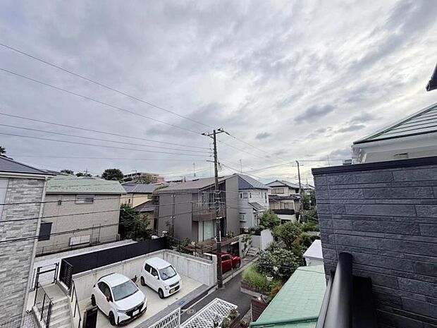 季節による景色の変化を日常の生活と共に感じてください。