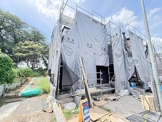 完成前の状態をご覧頂くことで、隣接した環境をしっかりとご確認頂けます。(2026年8月撮影)