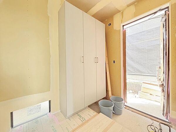 今後ご家族の「行ってきます」「ただいま」が行き交う空間になることでしょう。（2026年8月撮影）