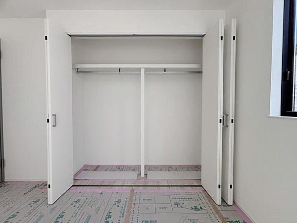 クローゼットを有効活用すれば、生活空間をより上質なものにしてくれるでしょう。（2026年8月撮影）