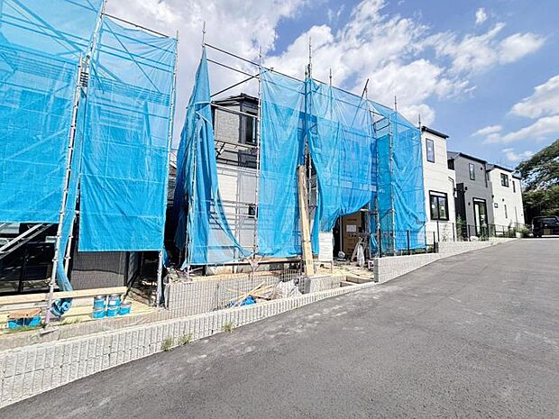 完成前の状態をご覧頂くことで、隣接した環境をしっかりとご確認頂けます。(2026年8月撮影)