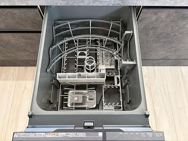 食器洗浄乾燥機を標準装備。作動中は他の家事を並行して進めることができ、家事の時短と負担軽減につながります。