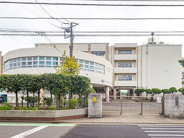 横浜市立六浦中学校  830m