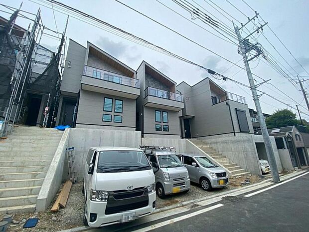 毎日の暮らしに寄り添う、優しい雰囲気の外観が魅力です。（2026年6月撮影）