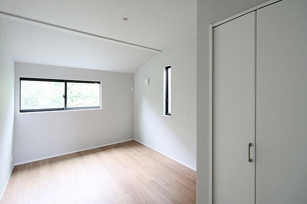 仕事や趣味のスペースとしても活用できる、多用途に使える部屋。