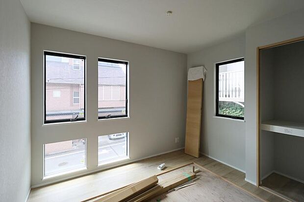 リビングとつながるお部屋は、お友達が遊びに来た時にも使えますし、ちょっと疲れた時にお昼寝できるのも嬉しいですね。