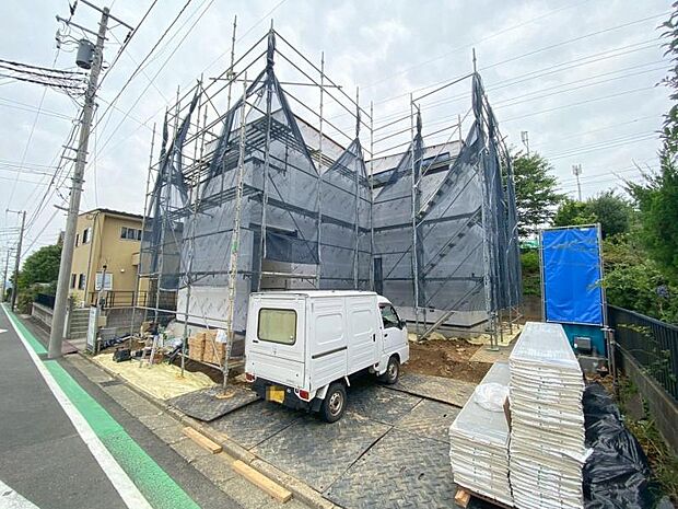 窓からたっぷりと陽光が注がれる明るい住まい。ご家族の成長に合わせてお住まい頂ける仕様の間取り。日々の疲れを癒してくれる主寝室。お子様も自分のお部屋でお勉強など出来るお部屋のご用意もございます。