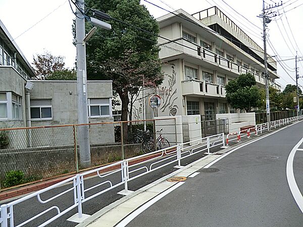 横浜市立緑小学校　1060ｍ