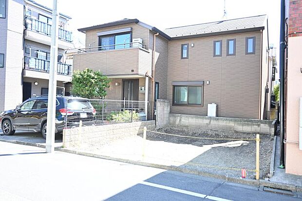 更地の状態をご覧頂くことで、隣接した環境をしっかりとご確認頂けます。(2026.3.15撮影)