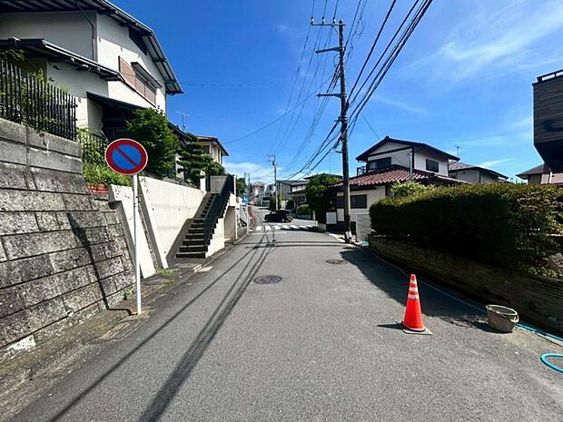 現地の状態をご覧いただくことで、隣接した環境をしっかりとご確認いただけます。(2026年7月撮影)
