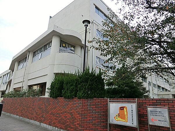 横浜市立岡村中学校　900ｍ