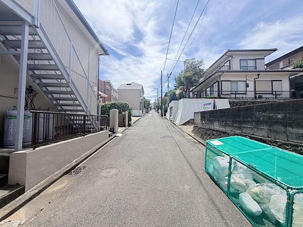 周辺環境や街並みなど、図面だけでは分からない現地の雰囲気もぜひご確認くださいませ。（2026年7月撮影）