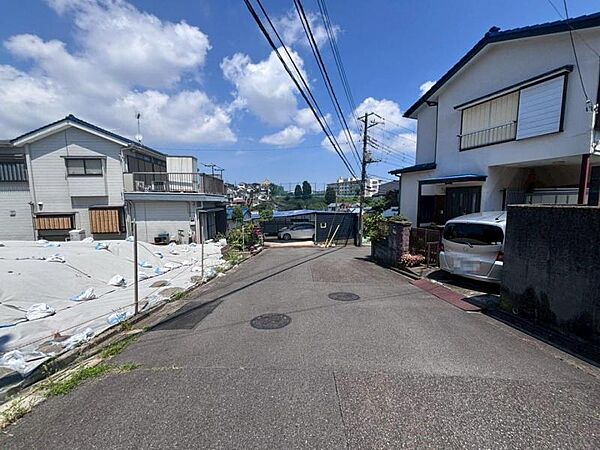 周辺環境や街並みなど、図面だけでは分からない現地の雰囲気もぜひご確認くださいませ。（2026年7月撮影）