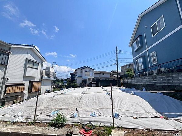 陽光と風がもたらす心地よい時間、照らし出される表情豊かなこの場所。（2026年7月撮影）