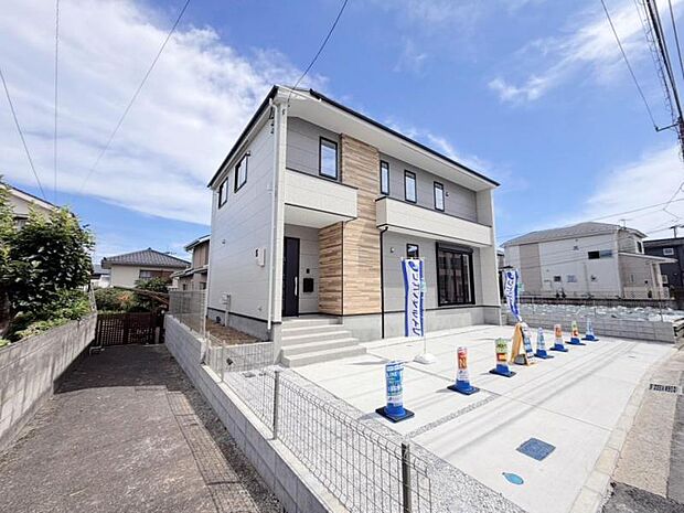 ご両親や友人・知人が訪ねてきても大丈夫。駐車スペース3台分(車種による)を確保してあります。