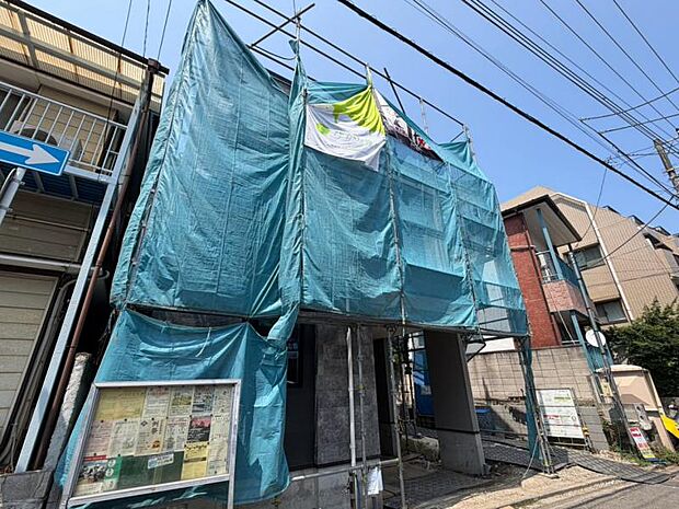 完成前の状態をご覧頂くことで、隣接した環境をしっかりとご確認頂けます。(2026年7月撮影)