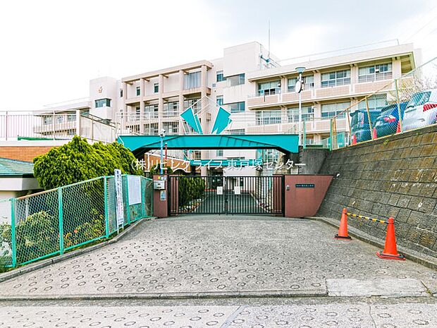 横浜市立権太坂小学校　560m