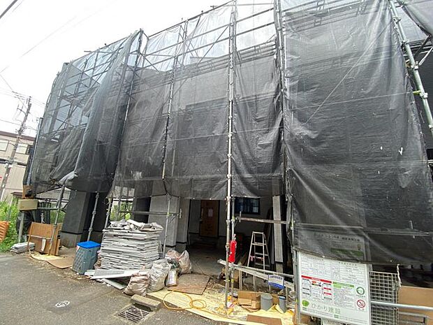 完成前の状態をご覧頂くことで、隣接した環境をしっかりとご確認頂けます。(2026年7月撮影)